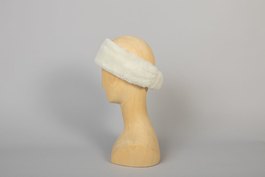 bandeau en fourrure de mouton blanc à poil lisse de profil