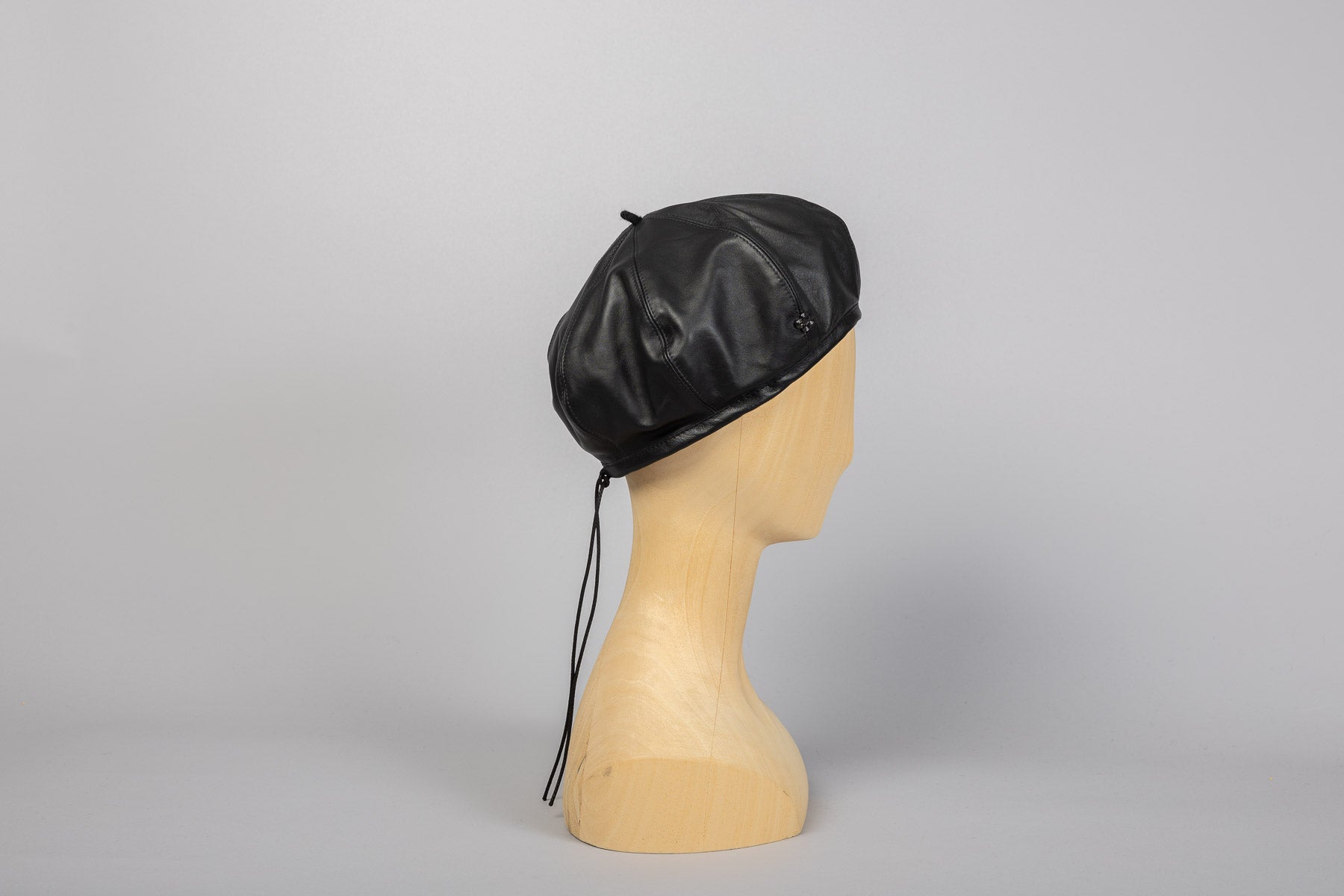 Béret en cuir Ilarga – Courtois Paris