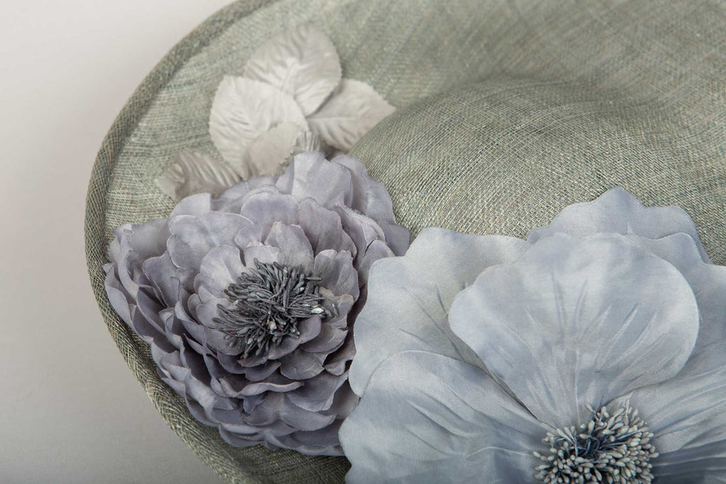 bibi ceremonie meghan habille fleur gris bleu zoom