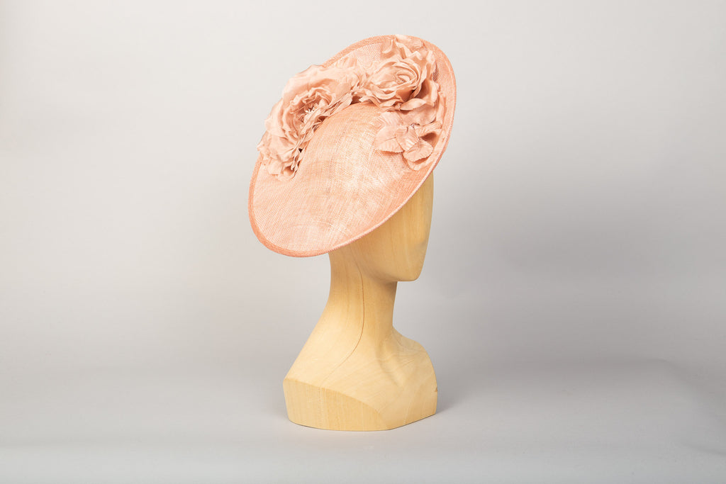 bibi ceremonie meghan habille fleur rose 3/4