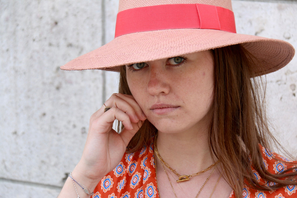 chapeau-panama-capeline-louisette-parme-porté