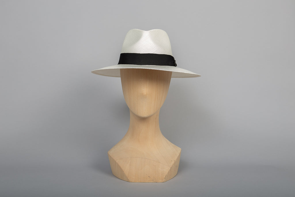 chapeau panama traveller marcello blanc face