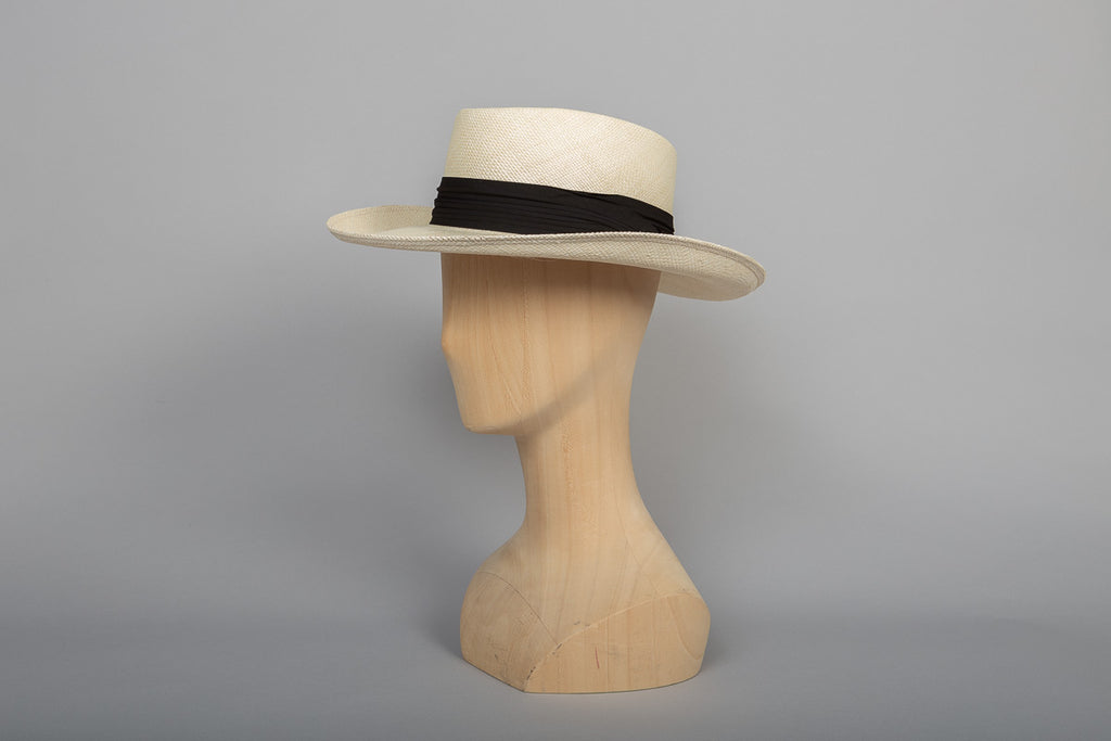 chapeau panama paille newman sur tête