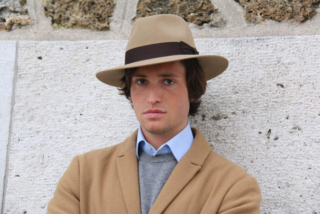 Chapeau Babylone feutre beige porté homme face 