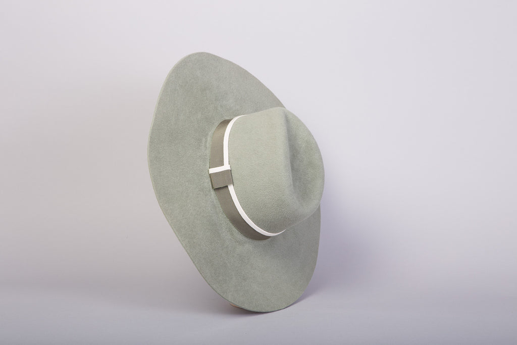 chapeau-capeline-saint-germain-des-pres-courtois-paris