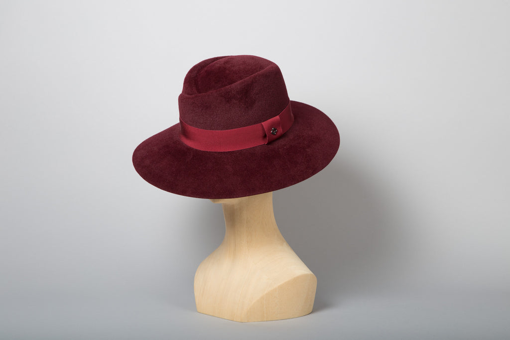 chapeau-feutre-femme-faye-rouge-courtois-paris