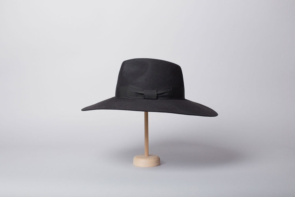 chapeau-capeline-saint-germain-noir-courtois