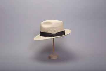 chapeau panama ajouré pointe à pitre profil