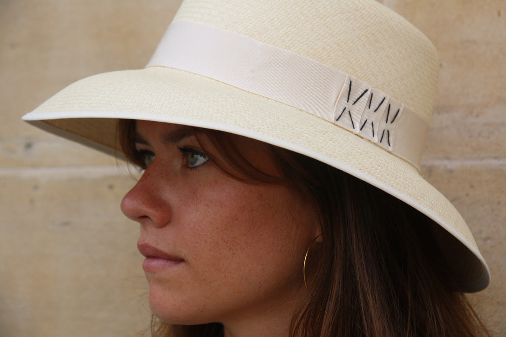 chapeau panama sienne porté détail ruban